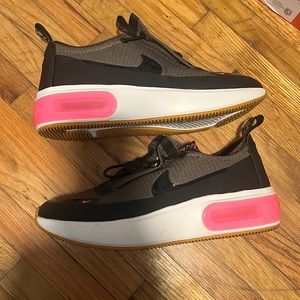 Women’s Nike Air slip-on, Size 7.5